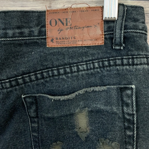 One x One Teaspoon distressed shorts - Picture 4 of 7